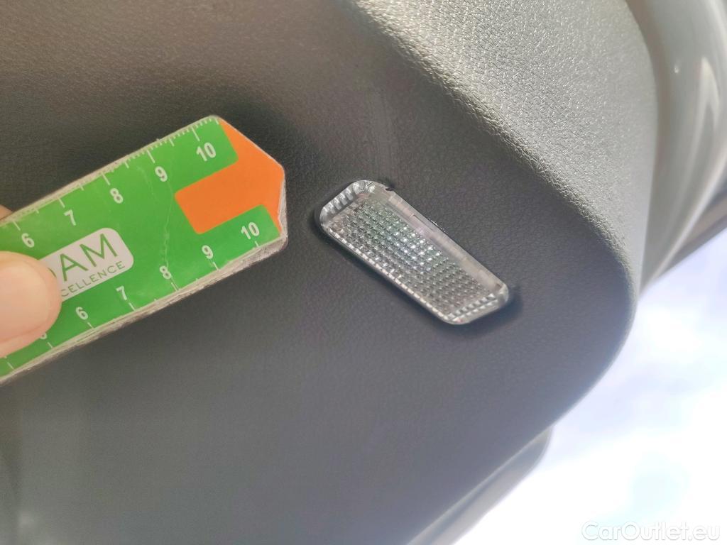  Audi  Q8 AUDI  / 2018 / 5P / todoterreno 55 TFSIe S Line 280kW quattro tiptronic #25