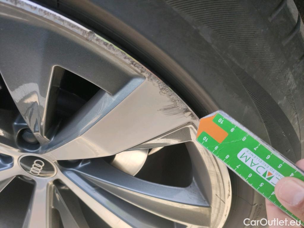  Audi  Q8 AUDI  / 2018 / 5P / todoterreno 55 TFSIe S Line 280kW quattro tiptronic #8