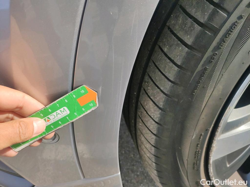  Audi  Q8 AUDI  / 2018 / 5P / todoterreno 55 TFSIe S Line 280kW quattro tiptronic #27