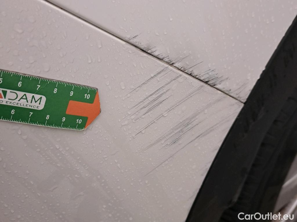  Peugeot  3008 PEUGEOT  / 2020 / 5P / todoterreno 1.2 PureTech 96KW S&S Active Pack EAT8 #24