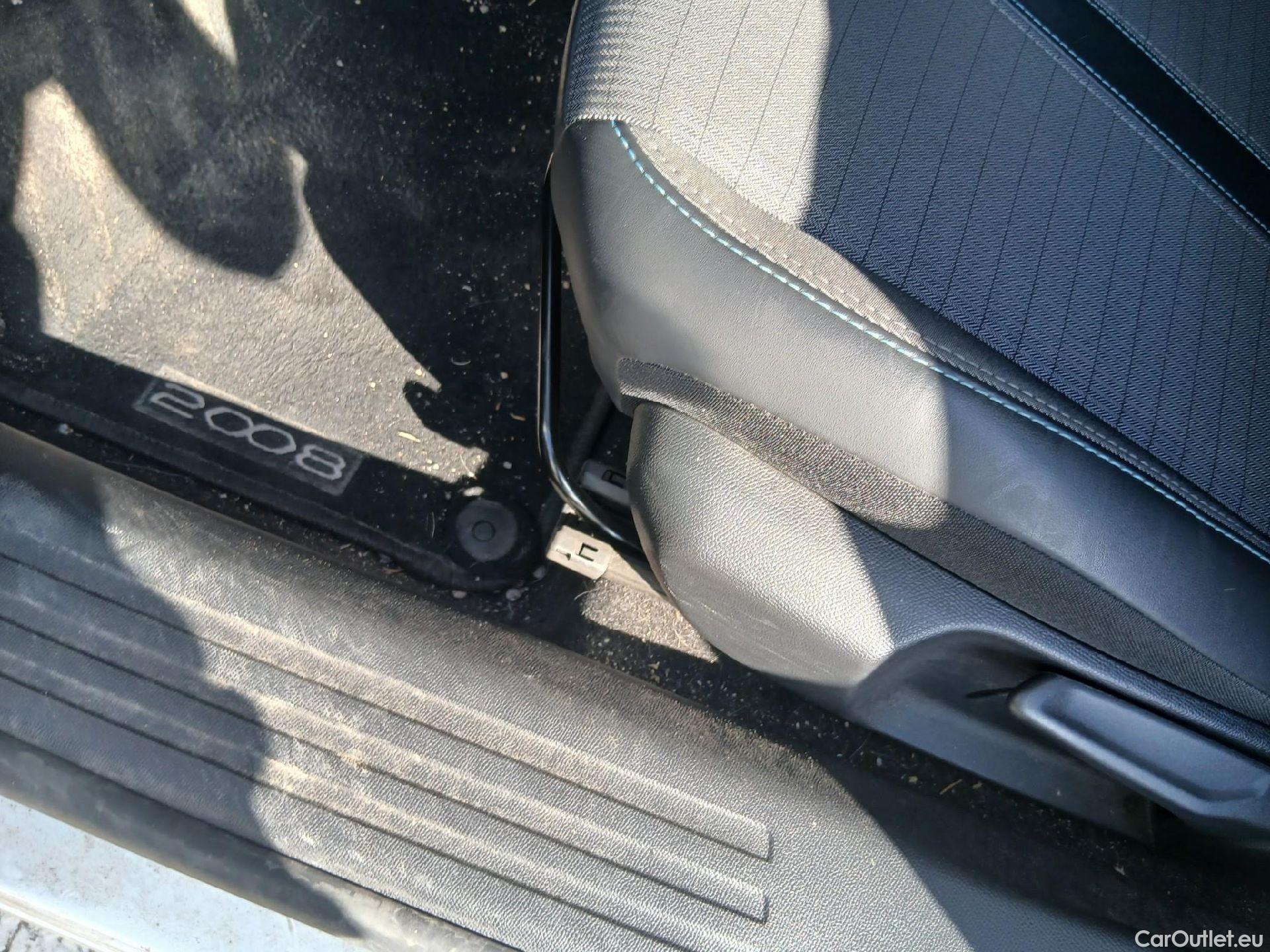  Peugeot  2008 PEUGEOT  / 2019 / 5P / todoterreno Allure BlueHDI 81kW (110CV) #11