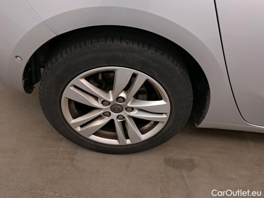  Opel  Astra OPEL  / 2019 / 5P / berlina con portón 1.2T SHL 81kW (110CV) GS Line #37