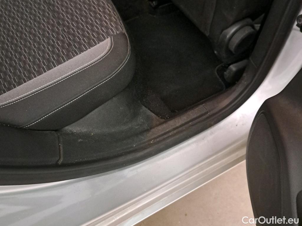  Opel  Astra OPEL  / 2019 / 5P / berlina con portón 1.2T SHL 81kW (110CV) GS Line #32