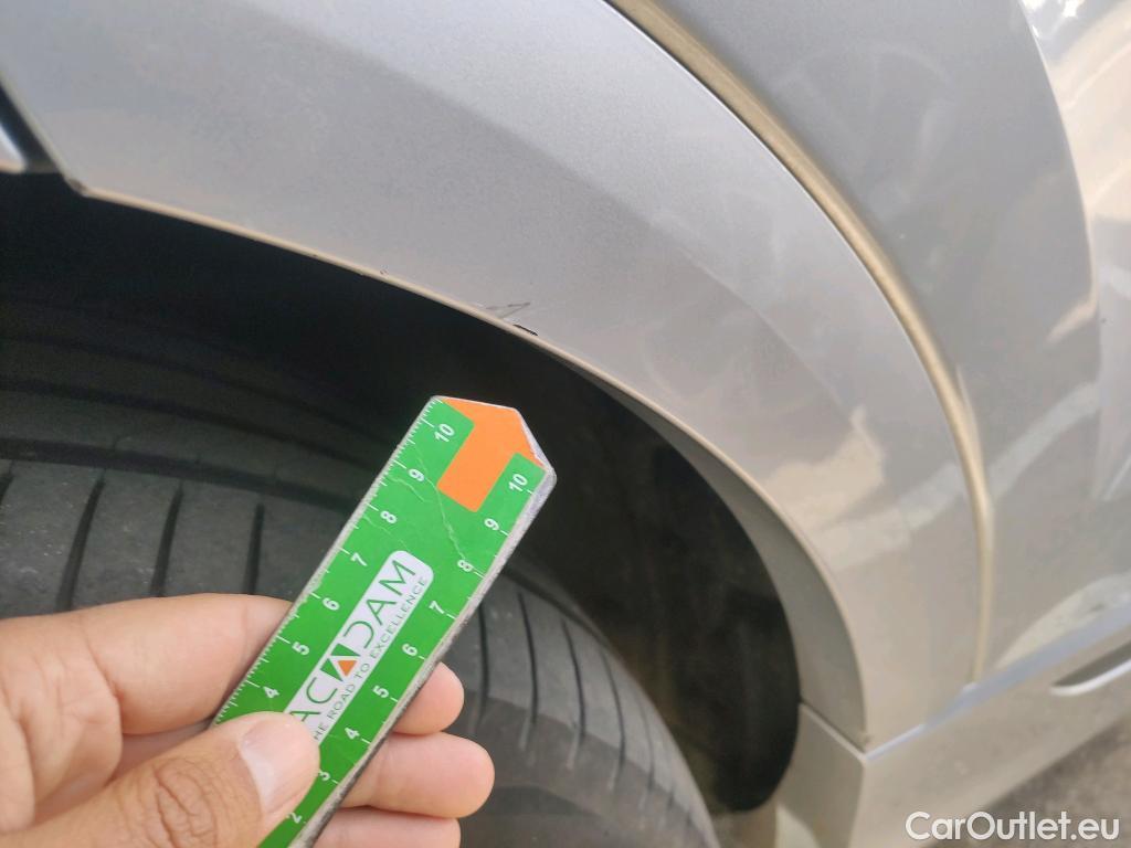  Audi  Q8 AUDI  / 2018 / 5P / todoterreno 55 TFSIe S Line 280kW quattro tiptronic #38