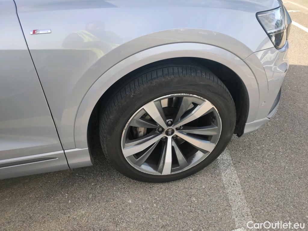  Audi  Q8 AUDI  / 2018 / 5P / todoterreno 55 TFSIe S Line 280kW quattro tiptronic #32