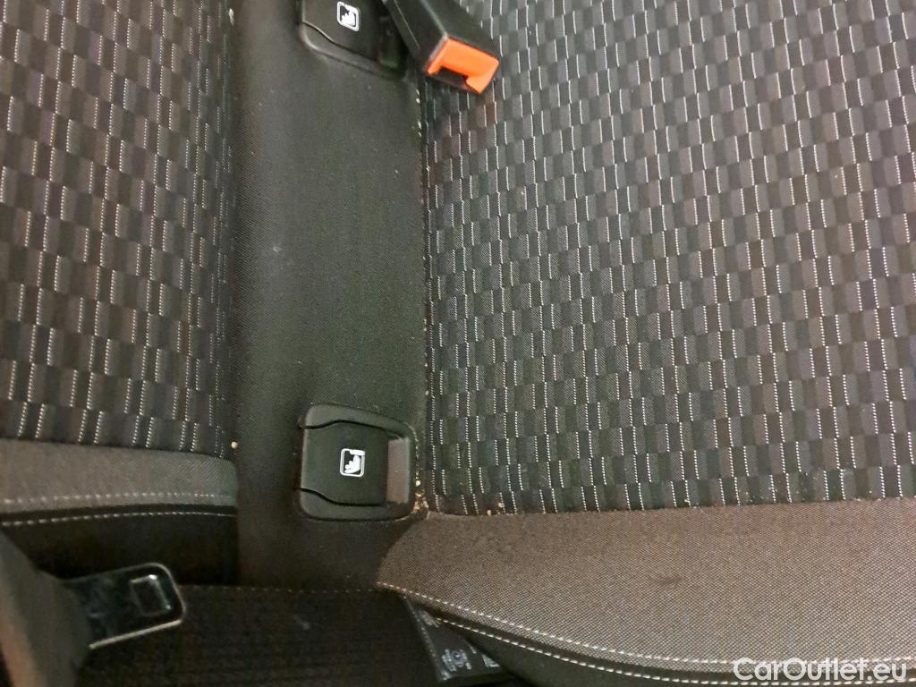  Opel  Astra OPEL  / 2019 / 5P / berlina con portón 1.2T SHL 81kW (110CV) GS Line #33