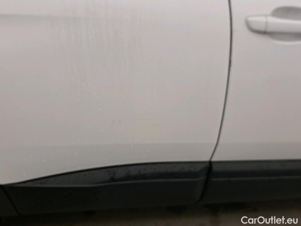  Peugeot  3008 PEUGEOT  / 2020 / 5P / todoterreno 1.2 PureTech 96KW S&S Active Pack EAT8 #9