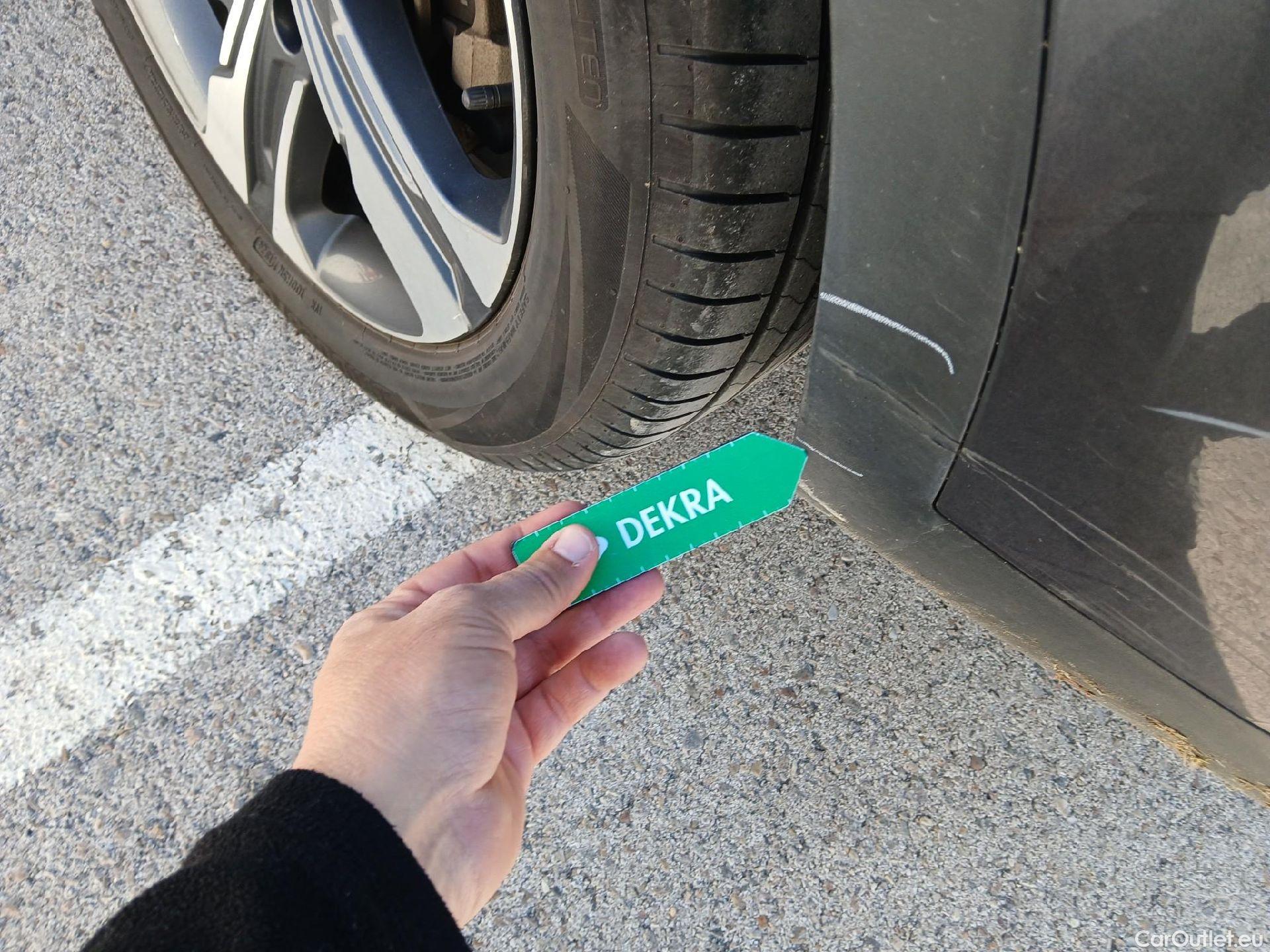  KIA  Sorento KIA  / 2020 / 5P / todoterreno 1.6 T-GDi HEV Emotion 4x4 7pl (P.Luxury) #22