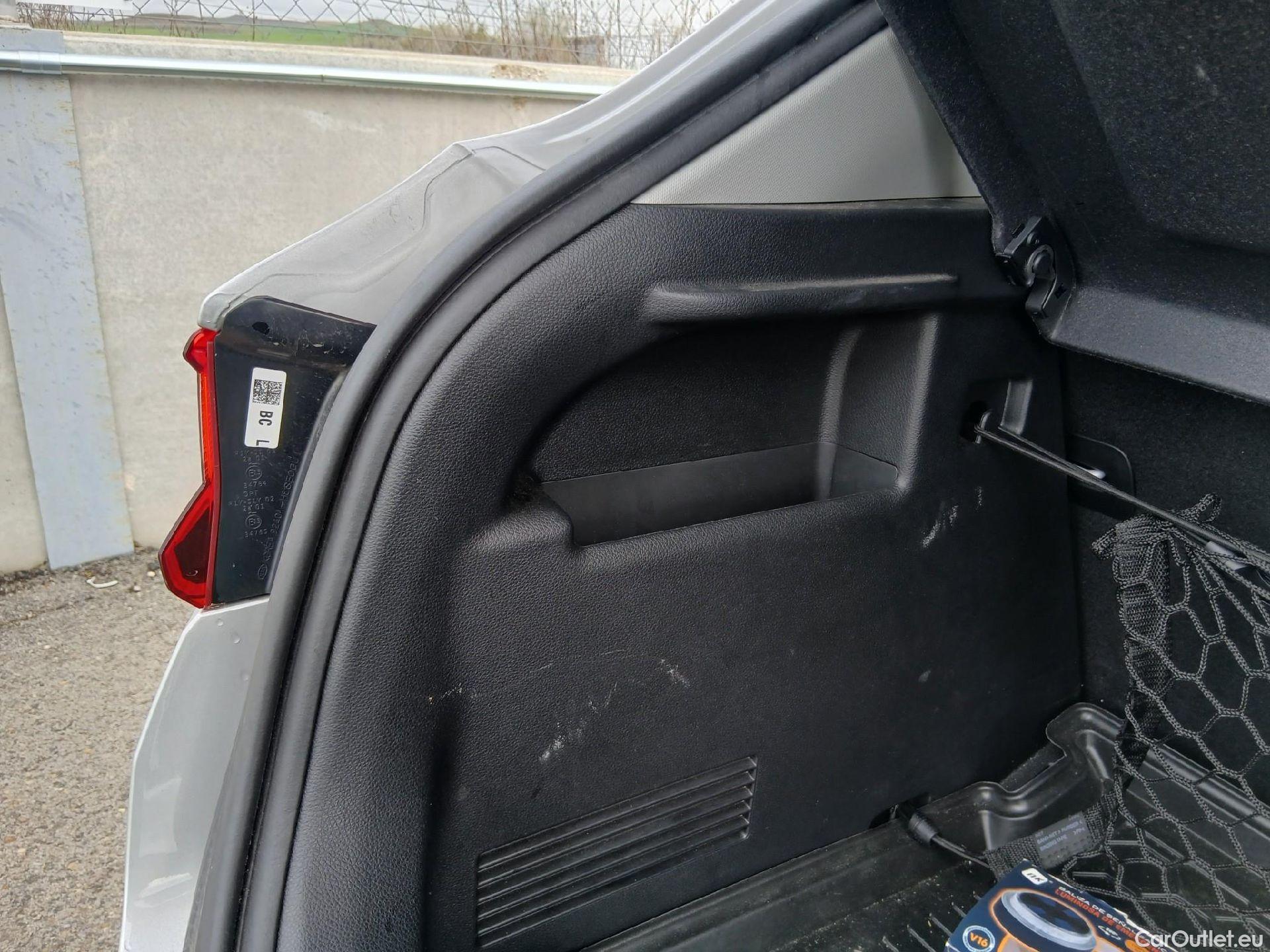  KIA  STONIC KIA  / 2017 / 5P / todoterreno 1.0 T-GDi 74kW (100CV) MHEV iMT Drive #33