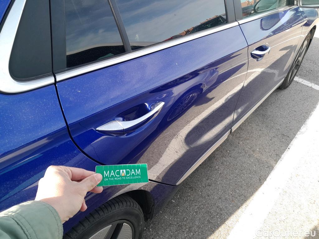  Hyundai   Ioniq HYUNDAI / 2019 / 5P / berlina con portón 1.6 GDI HEV Tecno DCT #3