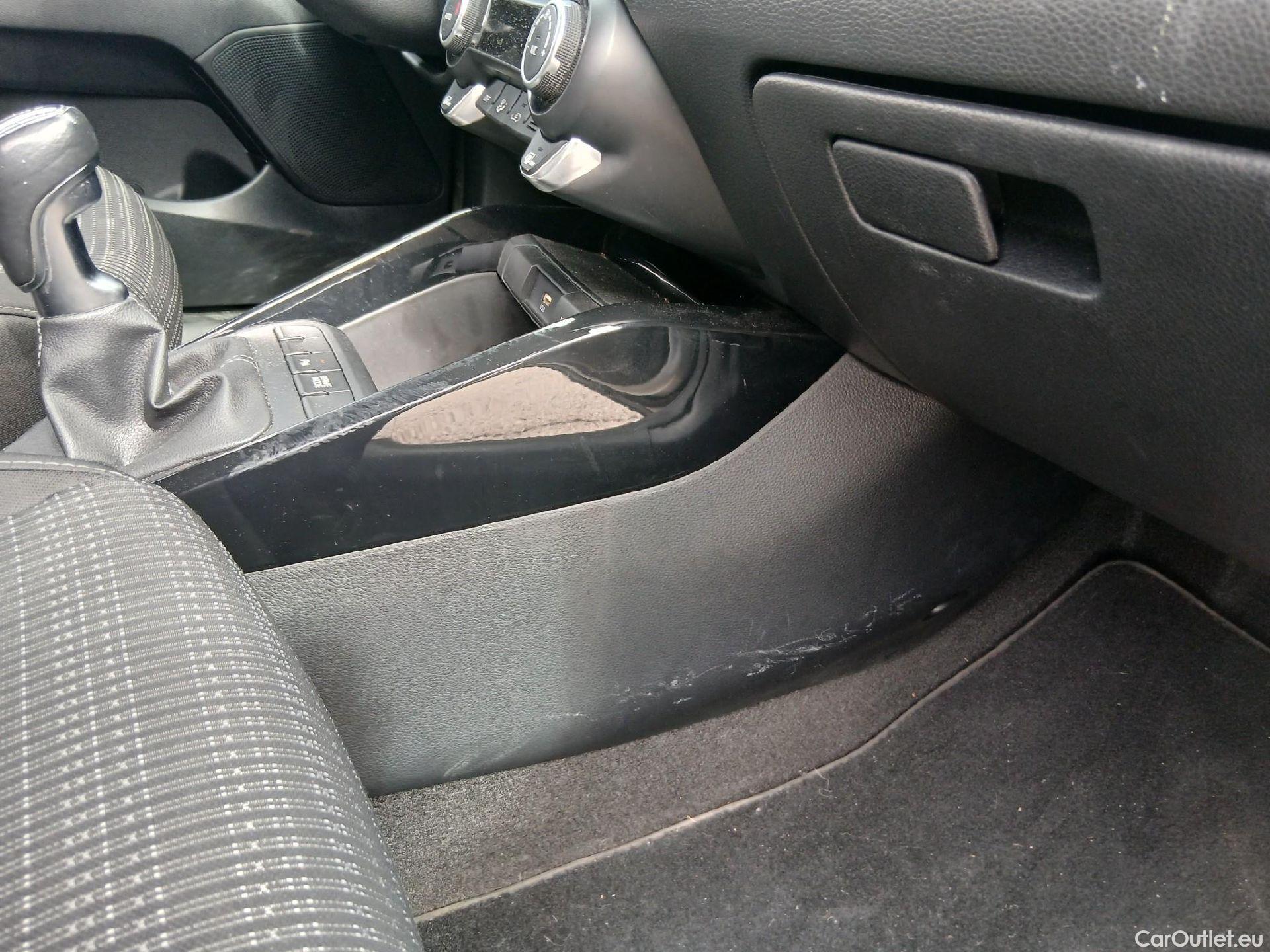  KIA  STONIC KIA  / 2017 / 5P / todoterreno 1.0 T-GDi 74kW (100CV) MHEV iMT Drive #52