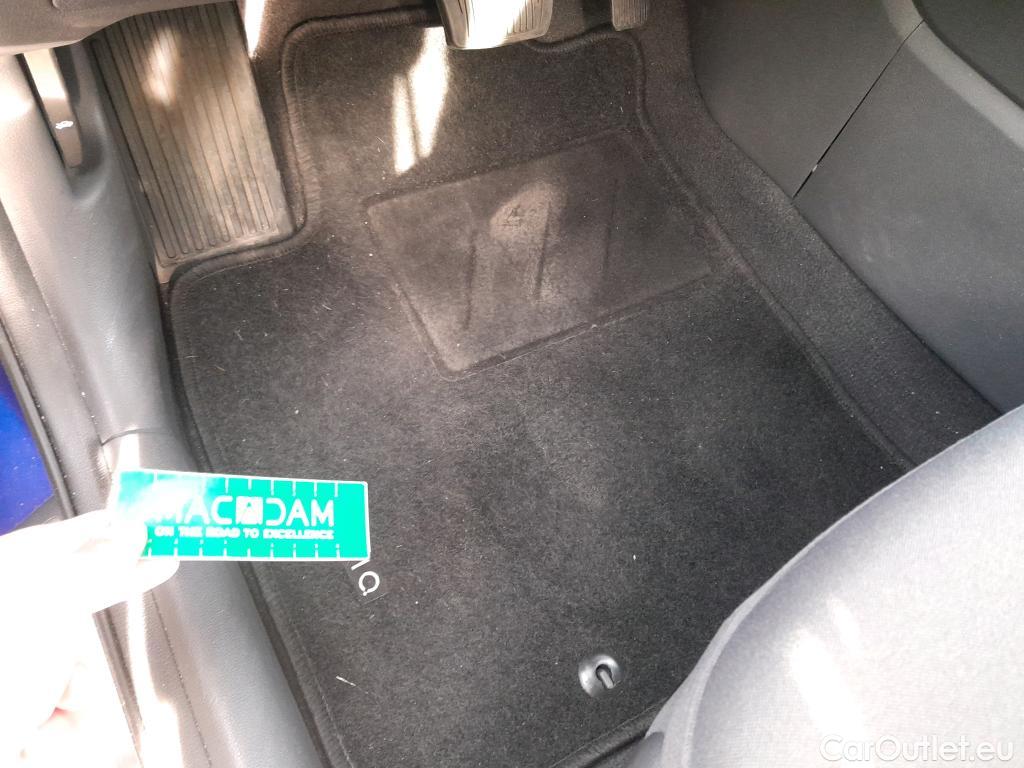  Hyundai   Ioniq HYUNDAI / 2019 / 5P / berlina con portón 1.6 GDI HEV Tecno DCT #17