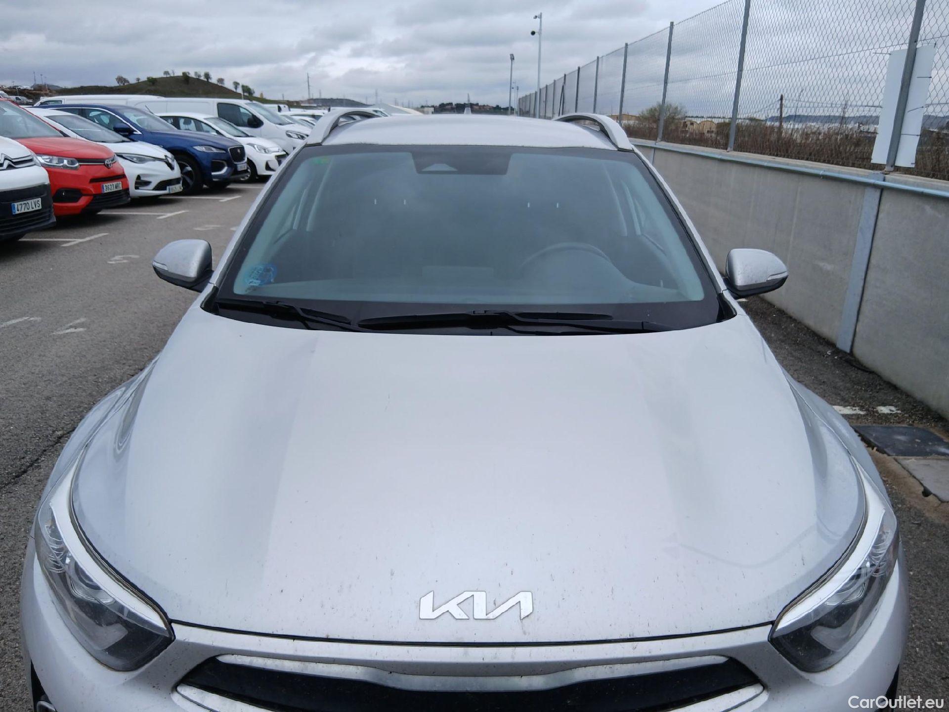  KIA  STONIC KIA  / 2017 / 5P / todoterreno 1.0 T-GDi 74kW (100CV) MHEV iMT Drive #3