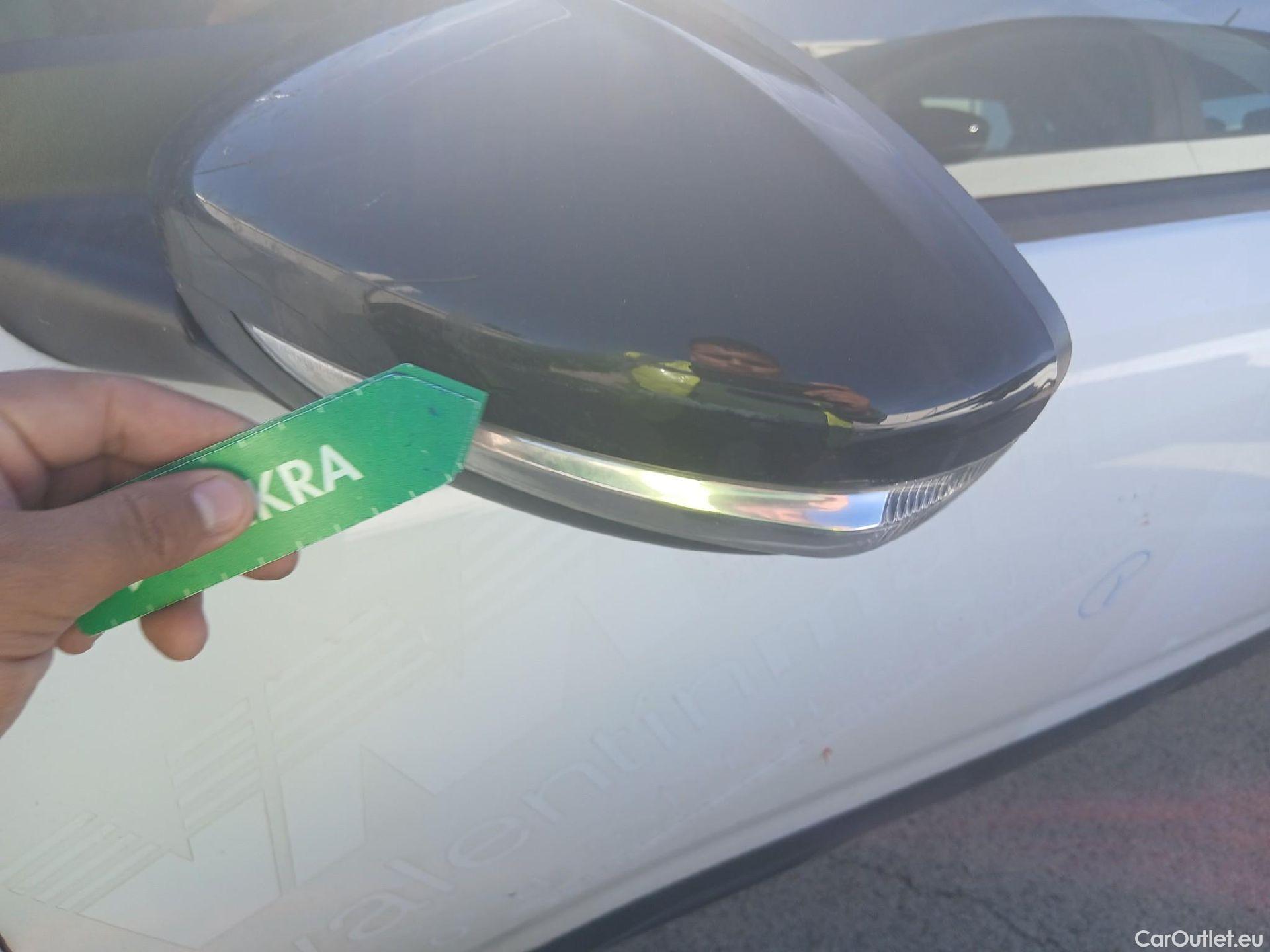  Citroen  C4 Cactus CITROEN  / 2018 / 5P / berlina con portón BlueHDi 100 S&S Feel #22