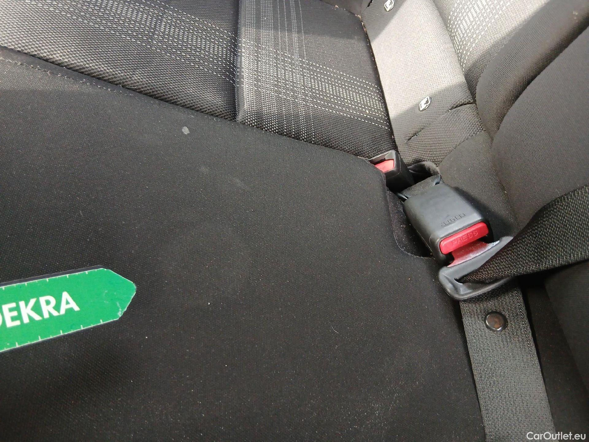  Hyundai  i20 HYUNDAI  / 2020 / 5P / berlina con portón 1.0 TGDI 74kW (100CV) 48V Essence #4