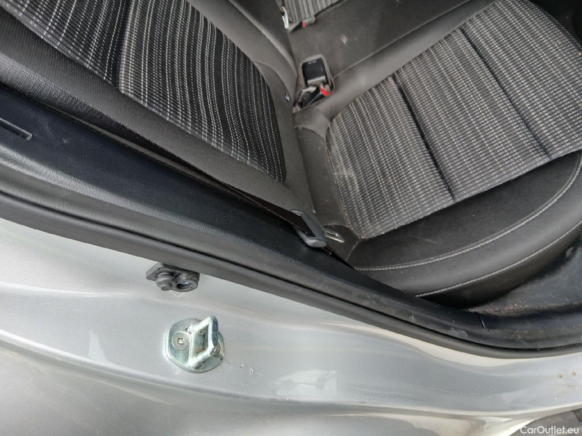  KIA  STONIC KIA  / 2017 / 5P / todoterreno 1.0 T-GDi 74kW (100CV) MHEV iMT Drive #46