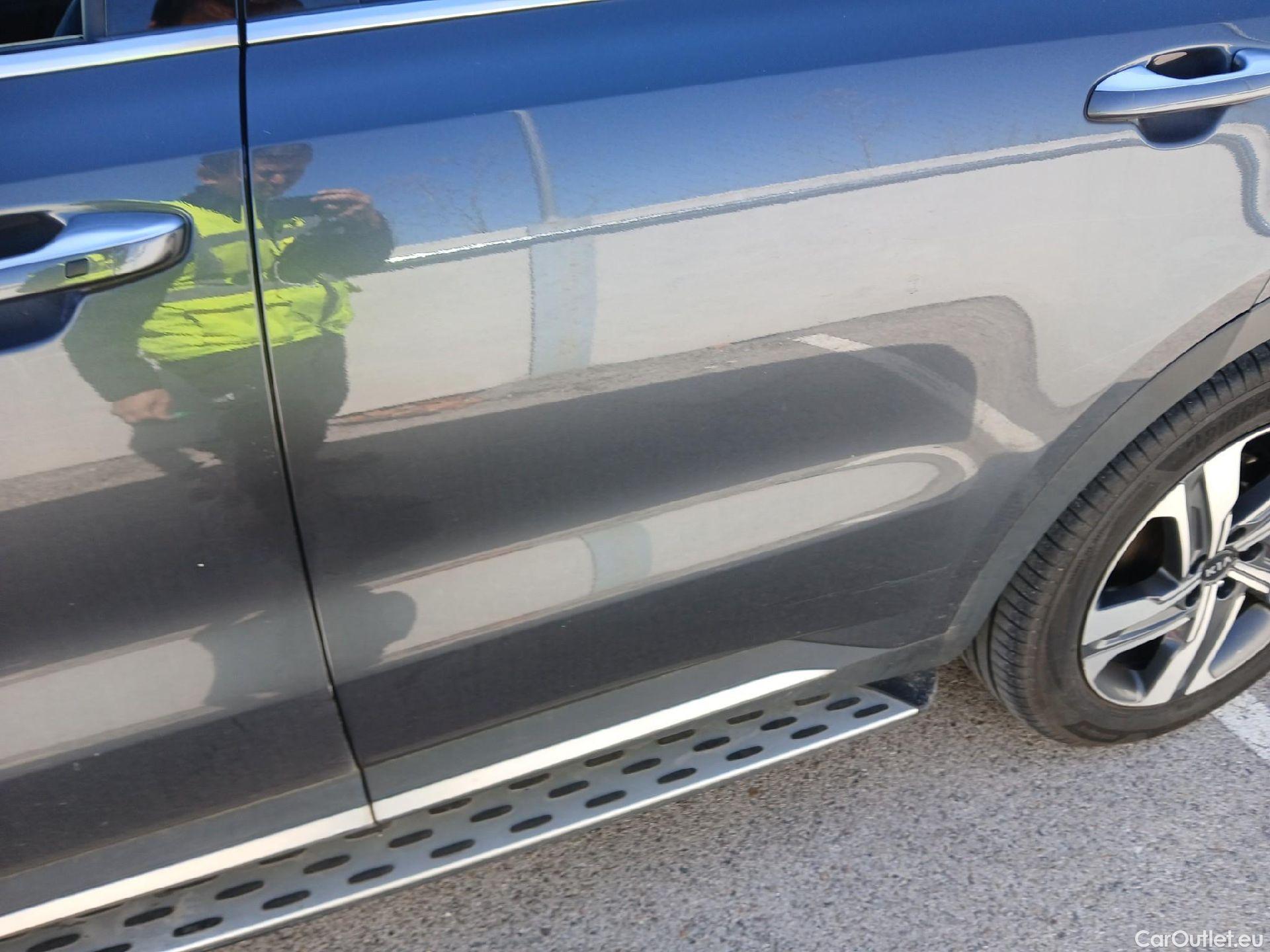  KIA  Sorento KIA  / 2020 / 5P / todoterreno 1.6 T-GDi HEV Emotion 4x4 7pl (P.Luxury) #17