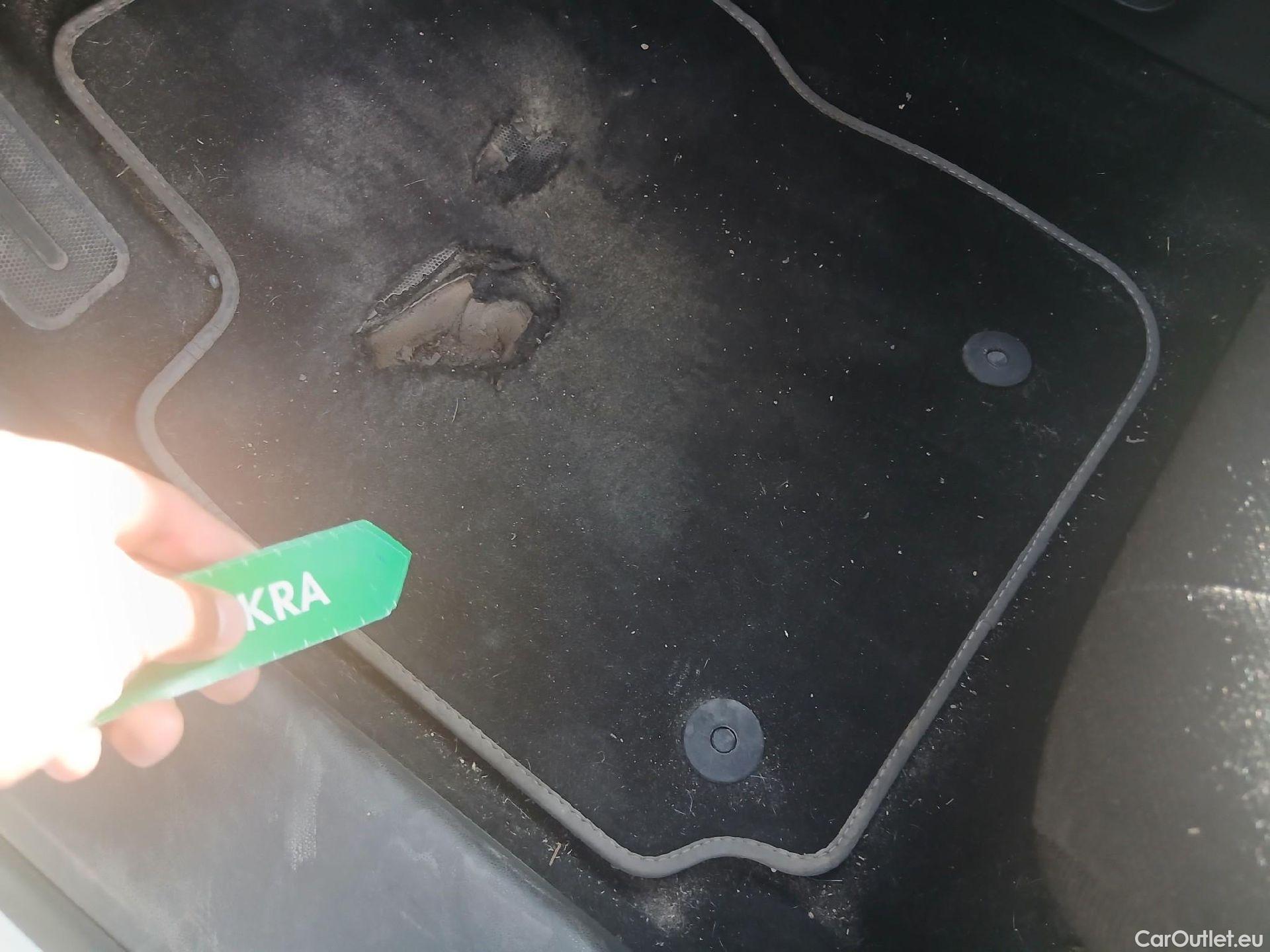  Citroen  C4 Cactus CITROEN  / 2018 / 5P / berlina con portón BlueHDi 100 S&S Feel #6