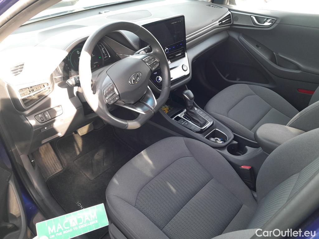  Hyundai   Ioniq HYUNDAI / 2019 / 5P / berlina con portón 1.6 GDI HEV Tecno DCT #16