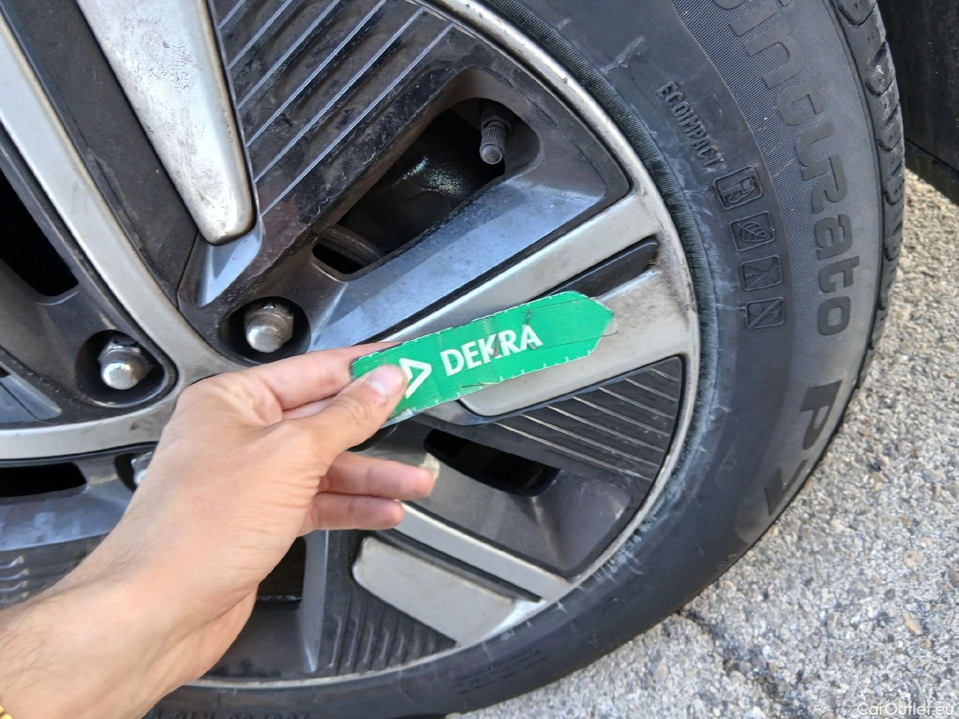  KIA  Niro KIA  / 2019 / 5P / crossover 1.6 GDi HEV 104kW (141CV) Drive #50