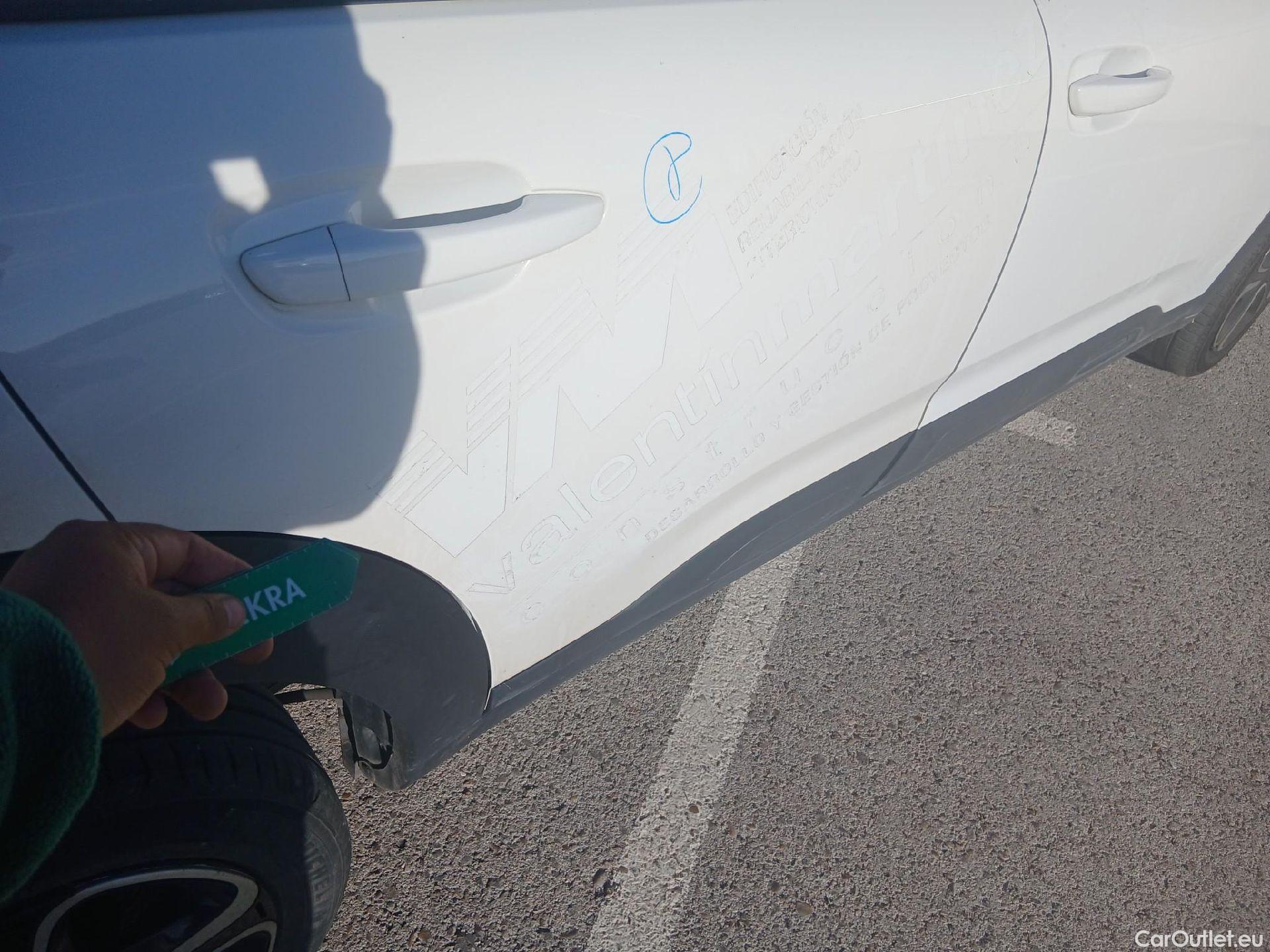  Citroen  C4 Cactus CITROEN  / 2018 / 5P / berlina con portón BlueHDi 100 S&S Feel #39