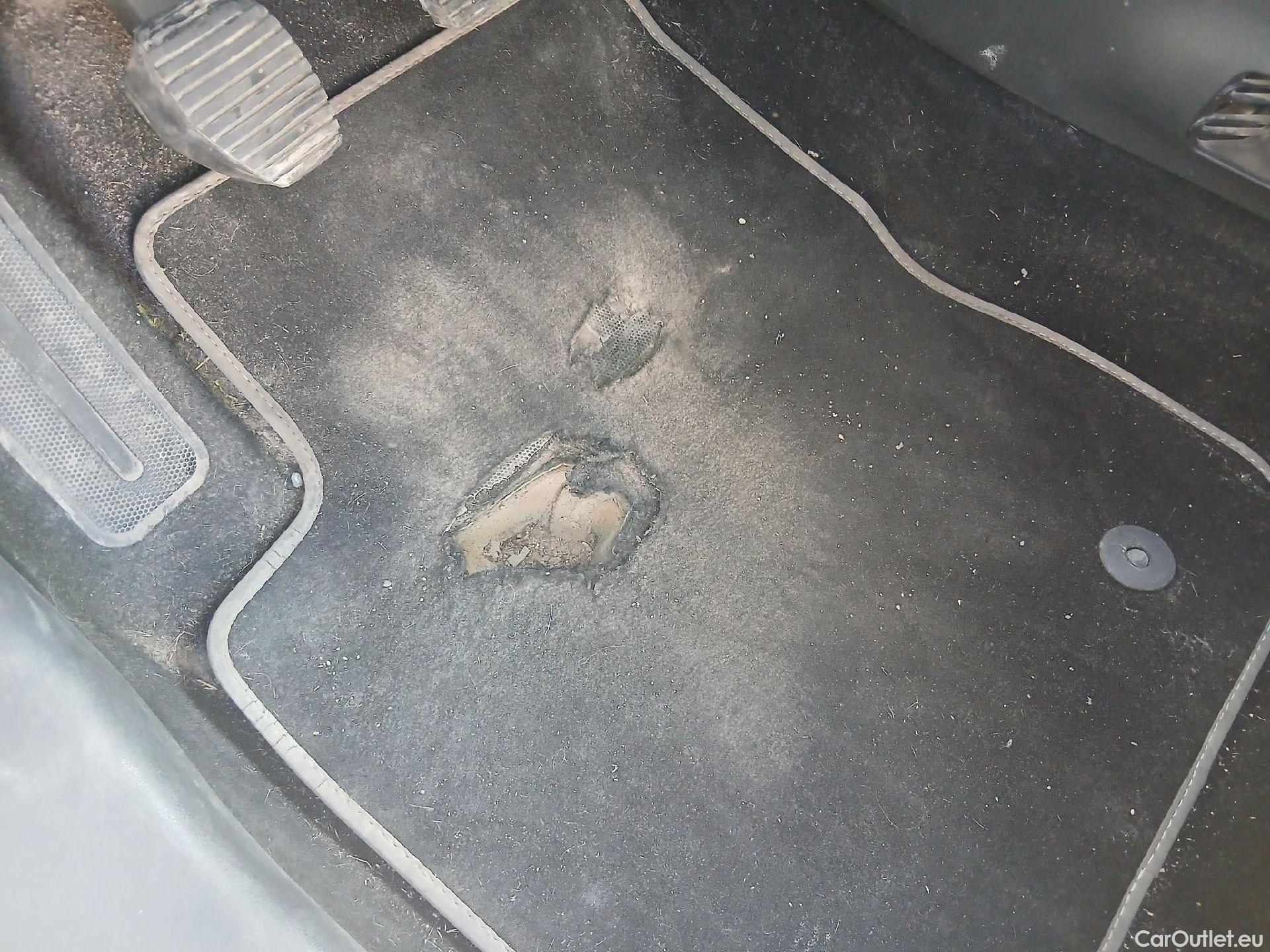  Citroen  C4 Cactus CITROEN  / 2018 / 5P / berlina con portón BlueHDi 100 S&S Feel #8