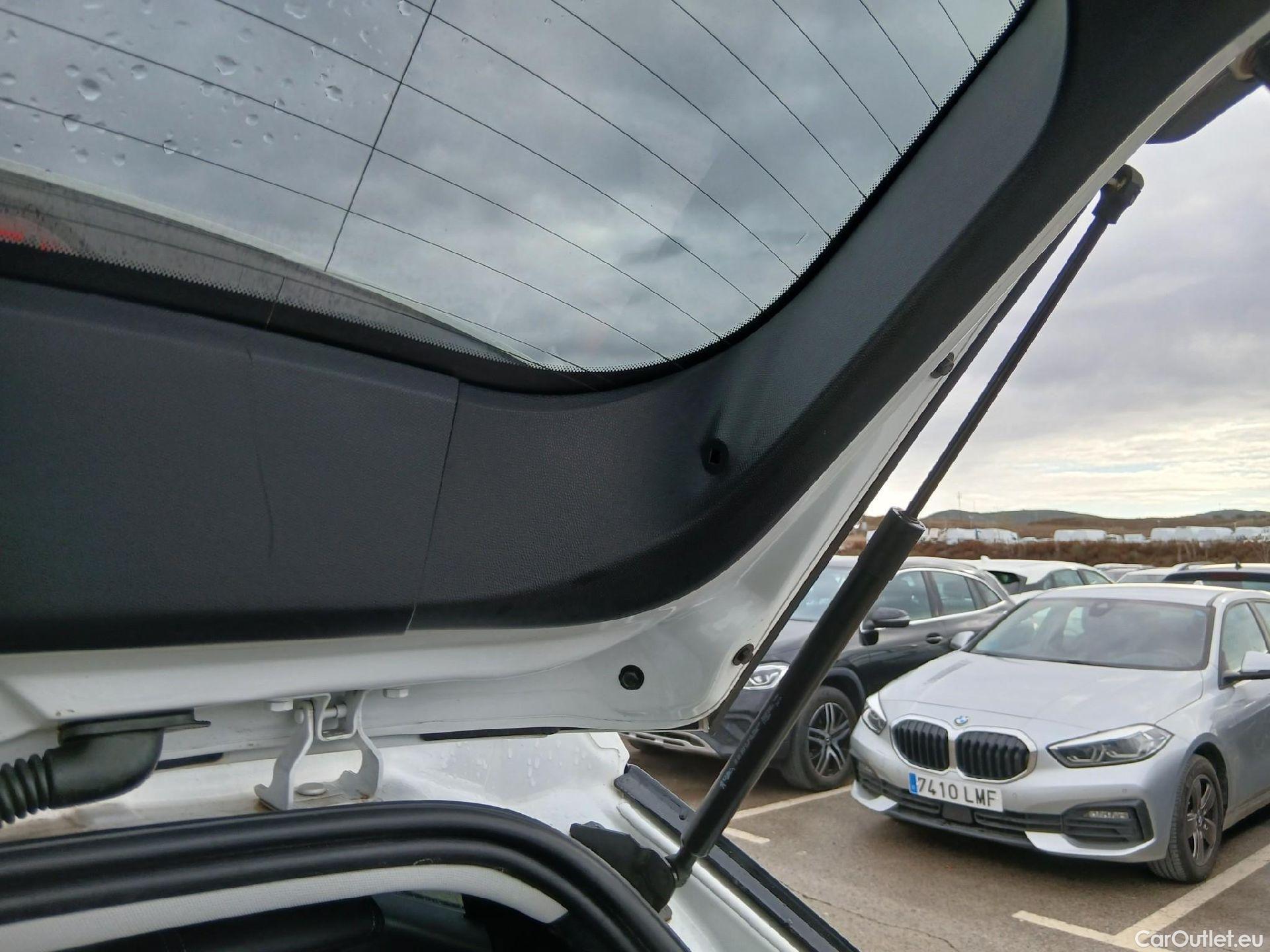  Peugeot  2008 PEUGEOT  / 2019 / 5P / todoterreno Allure BlueHDI 81kW (110CV) #6