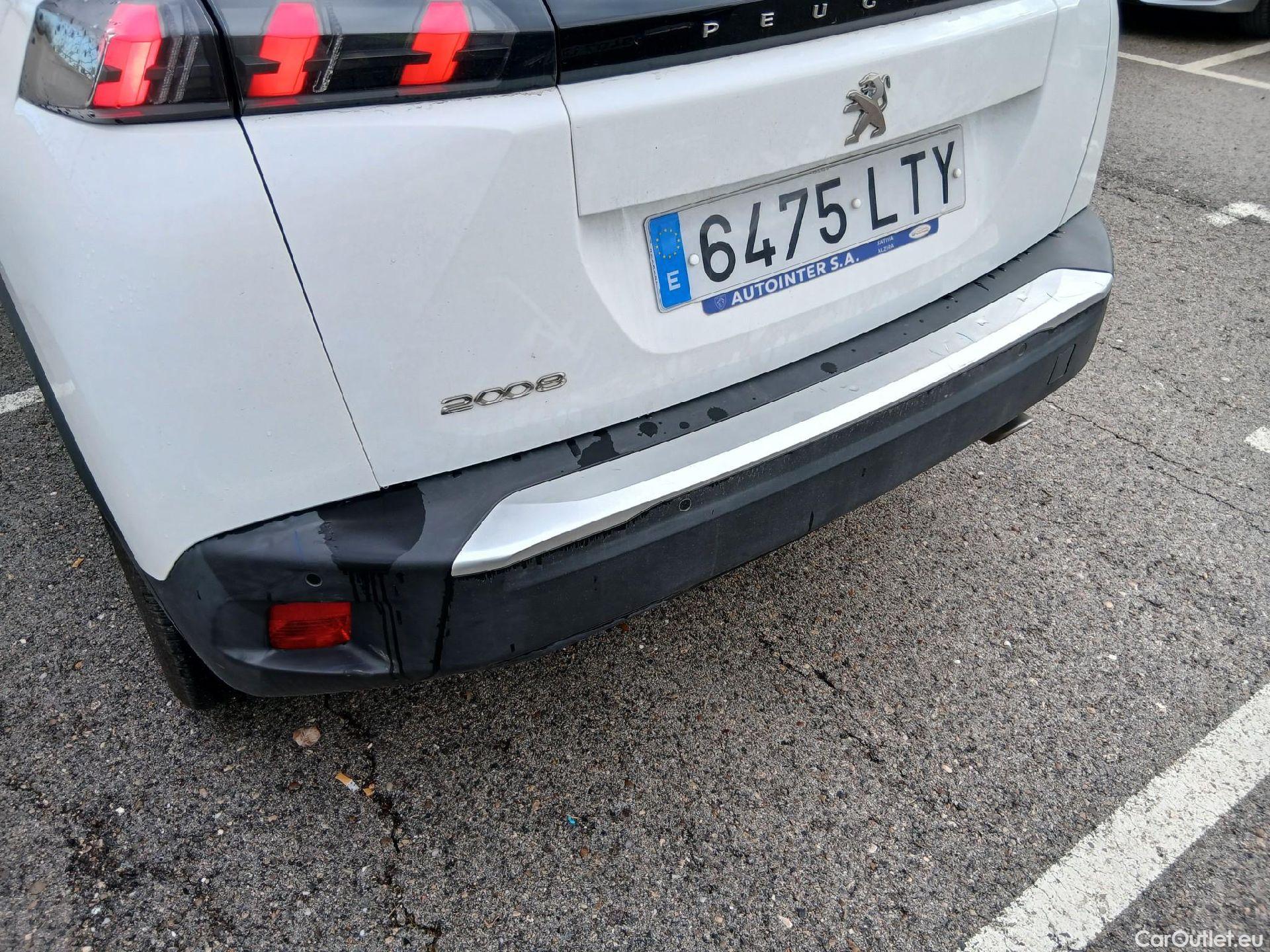  Peugeot  2008 PEUGEOT  / 2019 / 5P / todoterreno Allure BlueHDI 81kW (110CV) #18