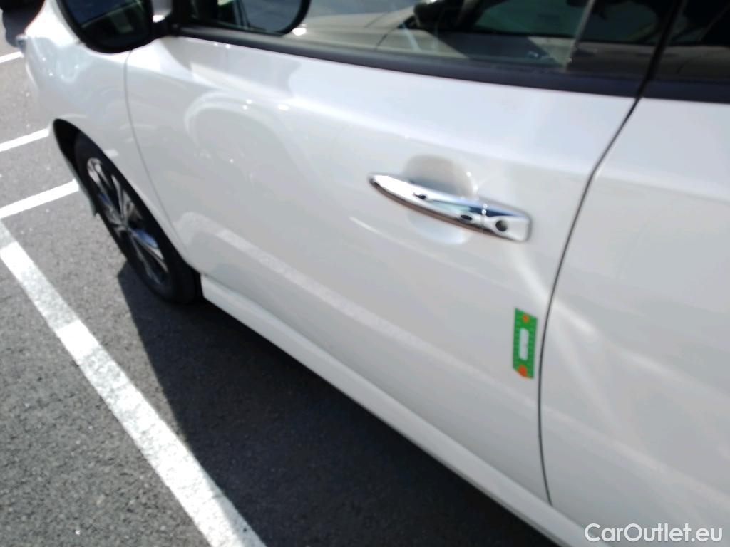  Nissan  Leaf NISSAN  / 2017 / 5P / berlina con portón 40kWh N-Connecta #3