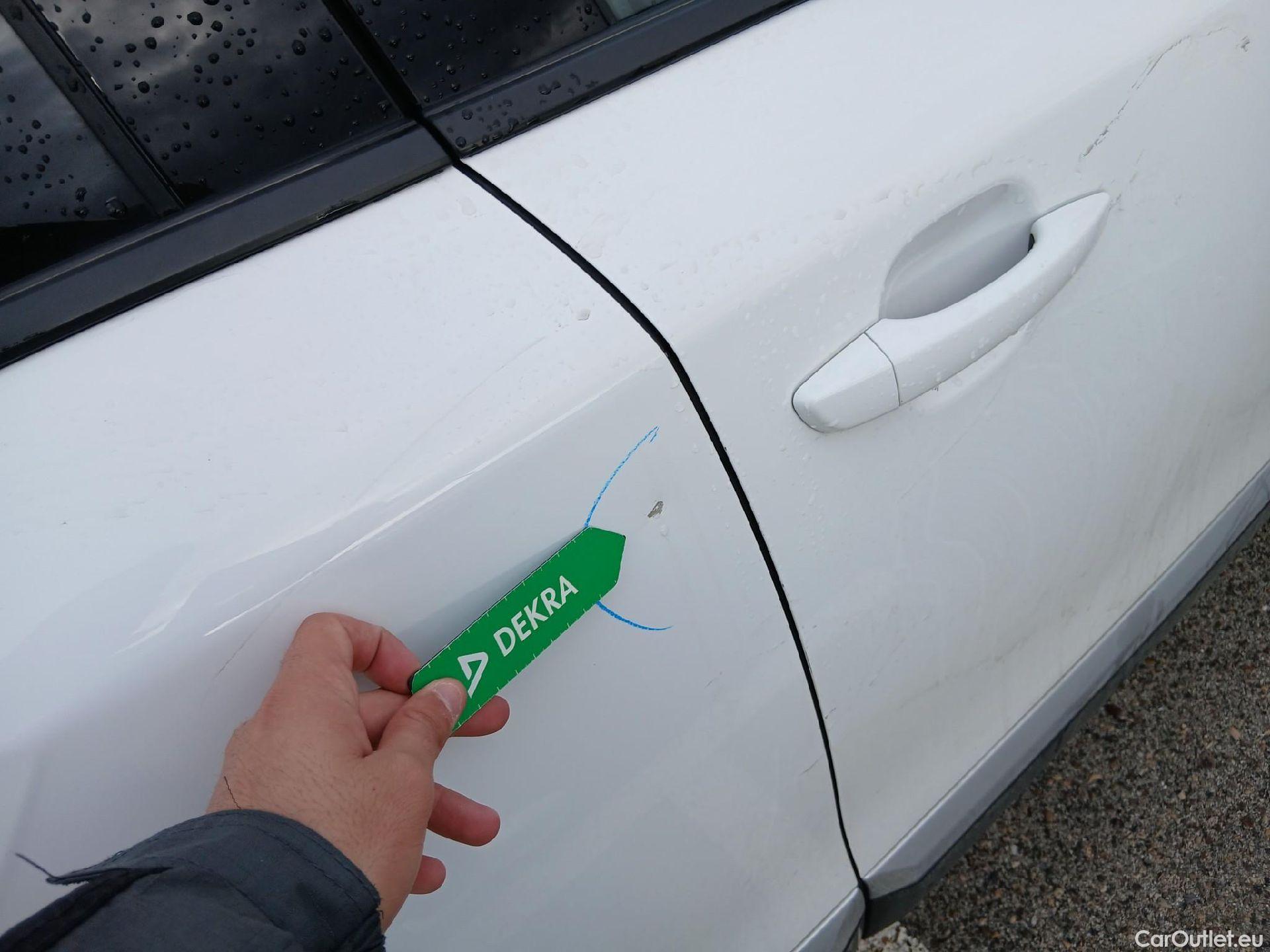  Peugeot  2008 PEUGEOT  / 2019 / 5P / todoterreno Allure BlueHDI 81kW (110CV) #20