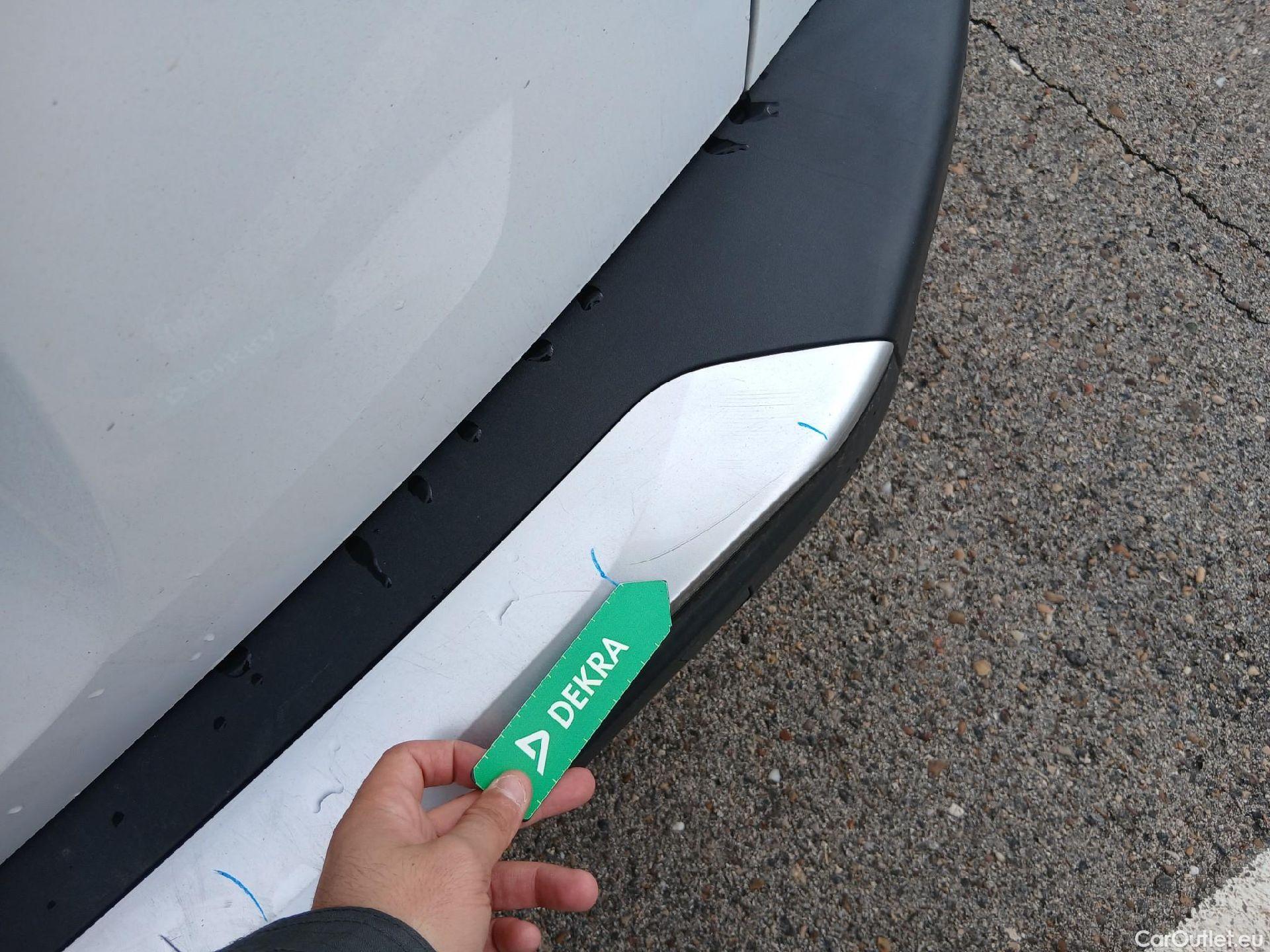  Peugeot  2008 PEUGEOT  / 2019 / 5P / todoterreno Allure BlueHDI 81kW (110CV) #19