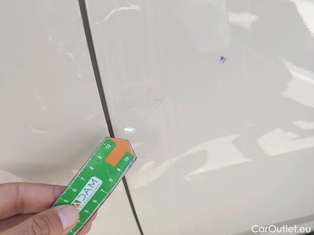  Nissan  Micra NISSAN  / 2017 / 5P / berlina con portón IG-T 68 kW (92 CV) E6D-F Acenta #17