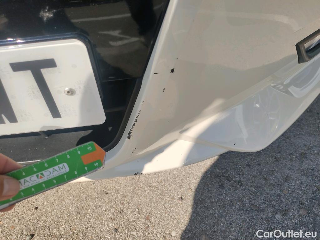  Nissan  Micra NISSAN  / 2017 / 5P / berlina con portón IG-T 68 kW (92 CV) E6D-F Acenta #19