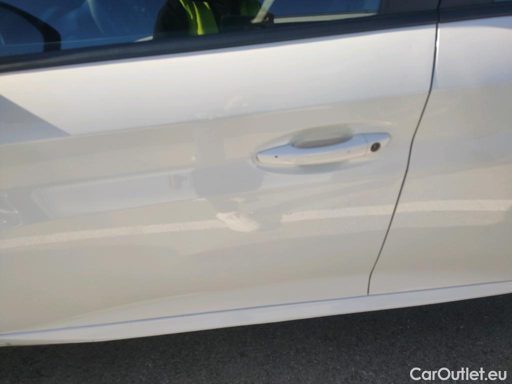  Peugeot  208 PEUGEOT  / 2019 / 5P / berlina con portón BlueHDi 73kW (100CV) Active Pack (AC) #23