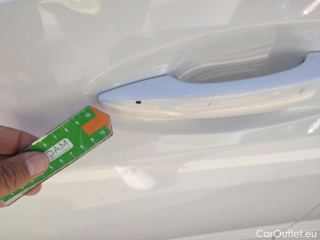  Peugeot  208 PEUGEOT  / 2019 / 5P / berlina con portón BlueHDi 73kW (100CV) Active Pack (AC) #24