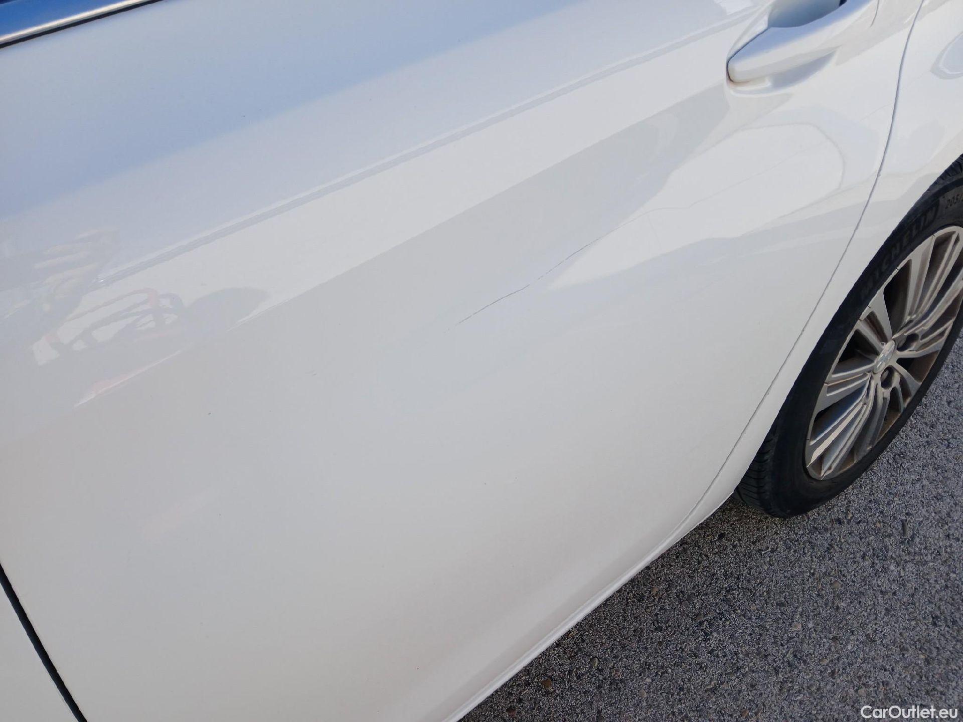  Peugeot  308 PEUGEOT  / 2017 / 5P / berlina con portón 5p Allure PureTech 130 S&S (CX) #24