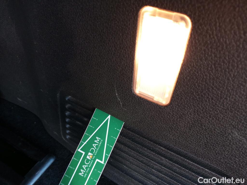  Peugeot  Expert PEUGEOT Traveller / 2016 / 5P / monovolumen Allure 2.0 BlueHDi 130KW EAT8 Standard #9