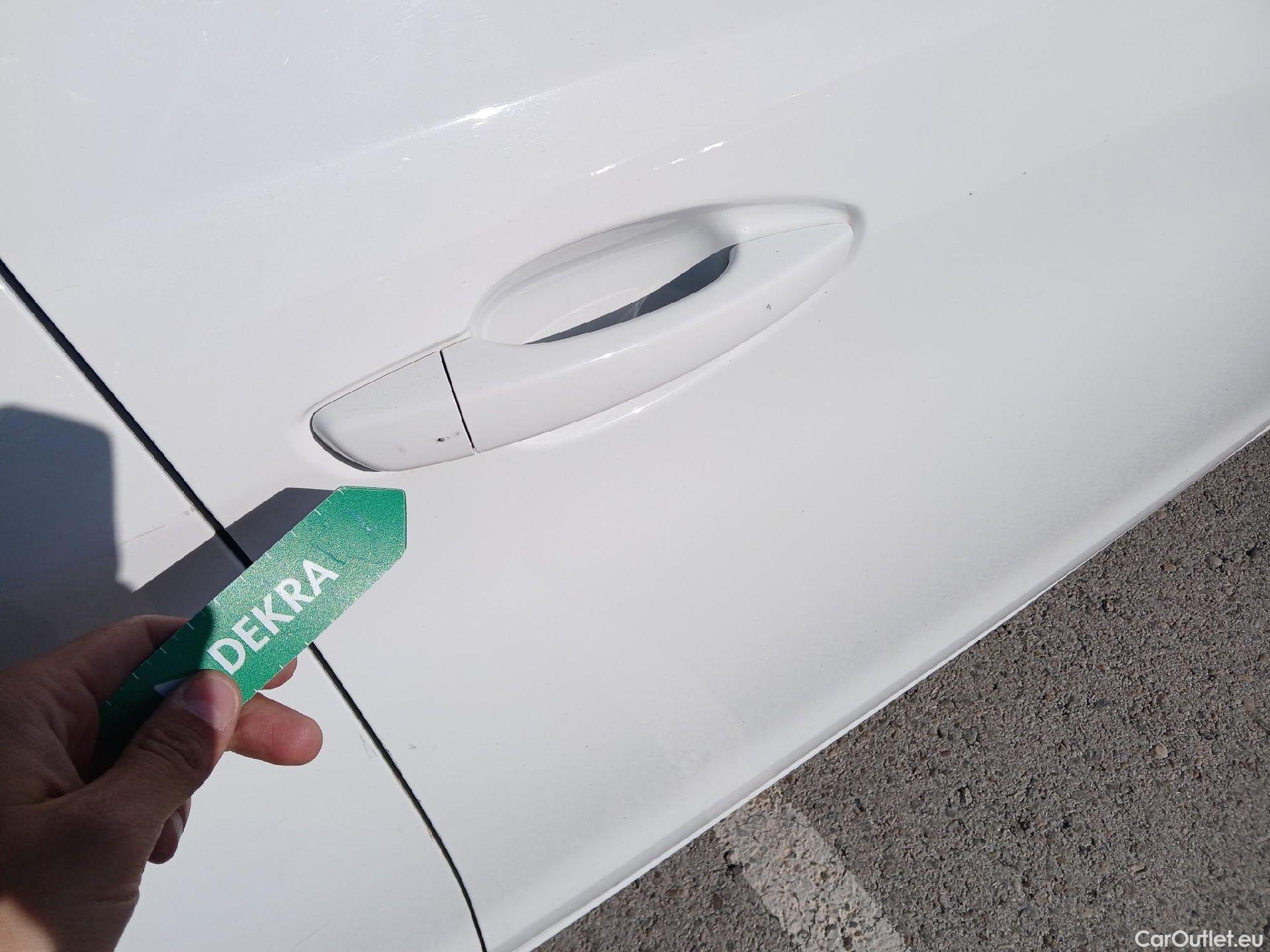  Peugeot  308 PEUGEOT  / 2017 / 5P / berlina con portón 5p Allure PureTech 130 S&S (CX) #35