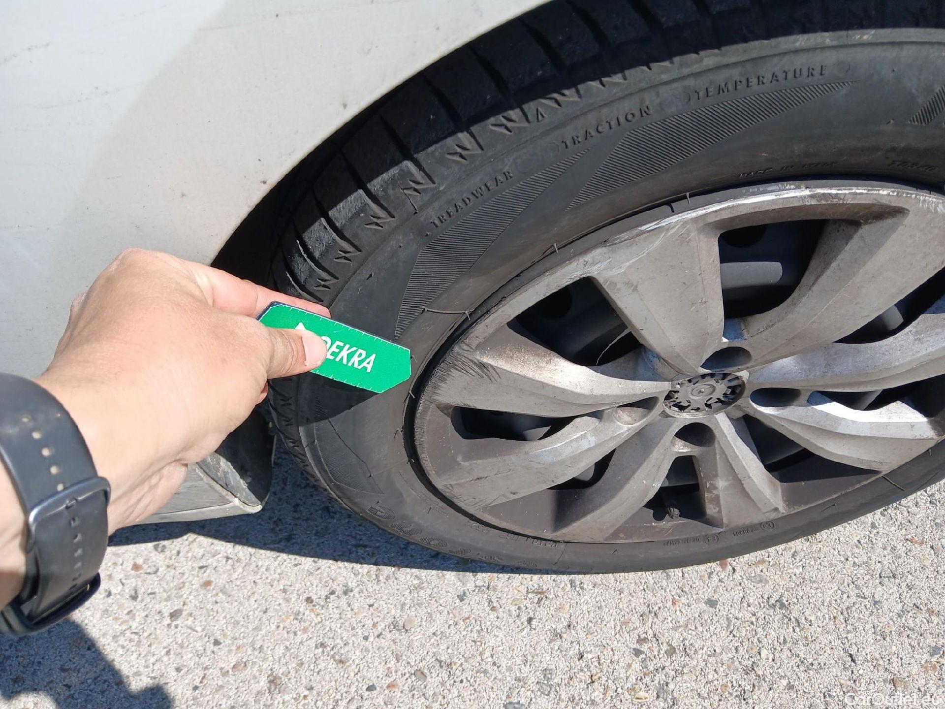  Renault  Clio RENAULT  / 2019 / 5P / berlina con portón Business TCe 74 kW (100CV) GLP #27