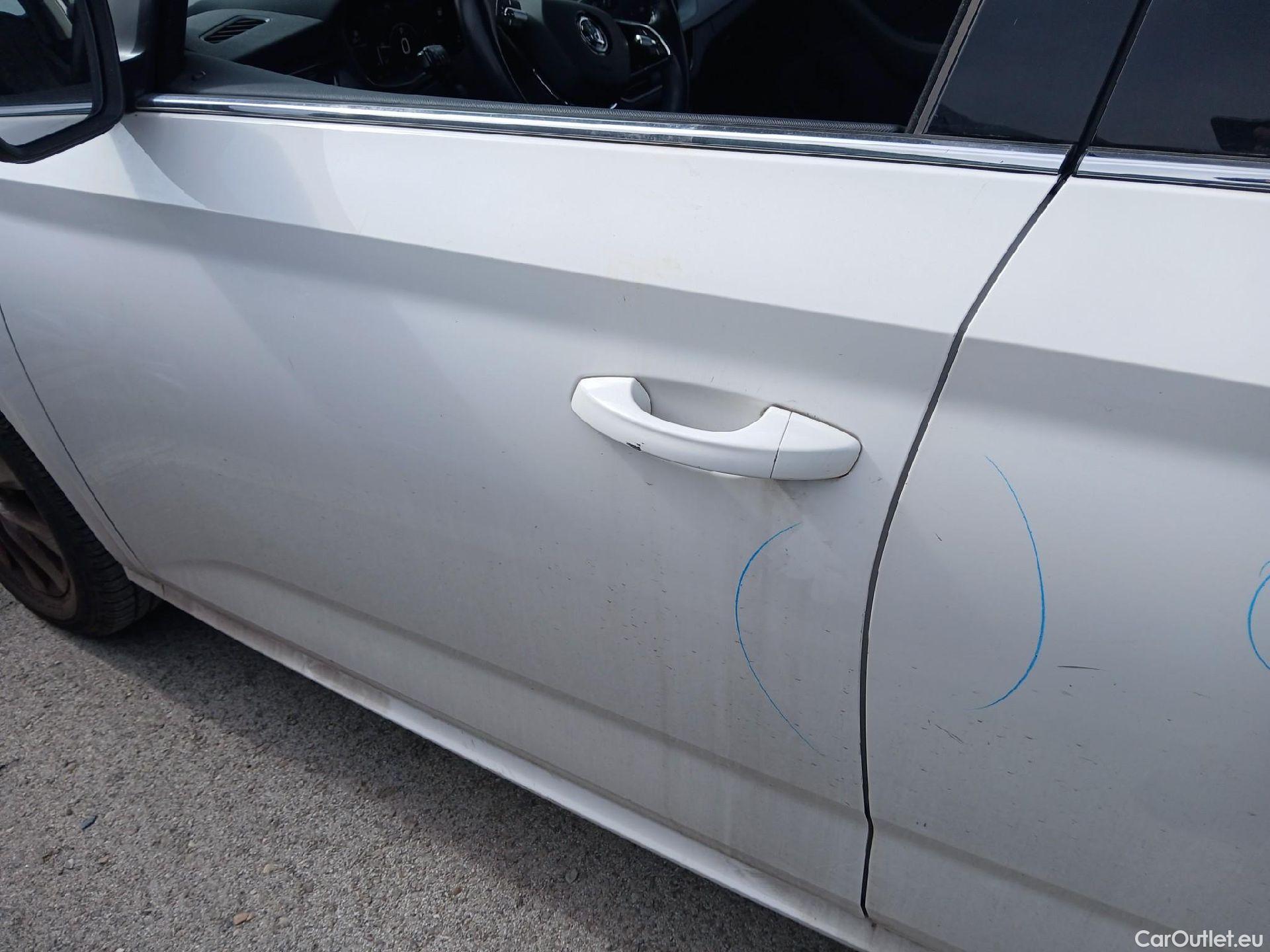  Skoda  KAMIQ SKODA  1.0 TSI 81kW (110CV) DSG Ambition #14