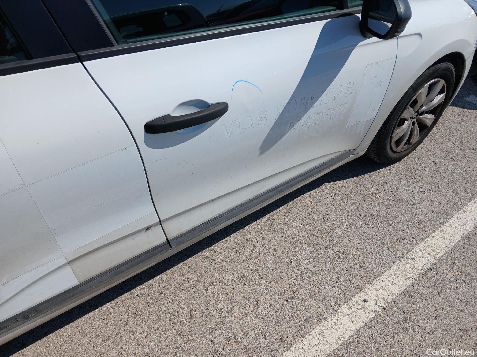  Renault  Clio RENAULT  / 2019 / 5P / berlina con portón Business TCe 74 kW (100CV) GLP #24