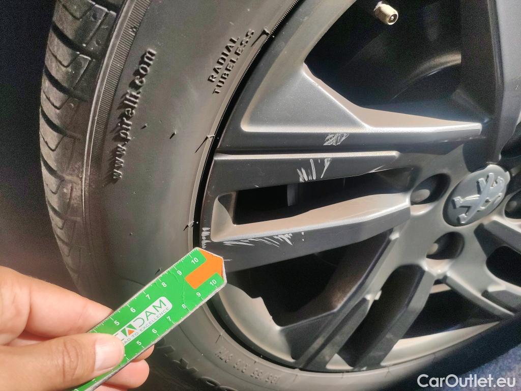  Peugeot  208 PEUGEOT  / 2019 / 5P / berlina con portón BlueHDi 73kW (100CV) Active Pack (AC) #6