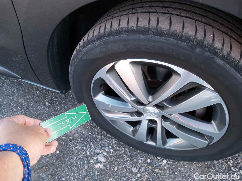  Peugeot  Expert PEUGEOT Traveller / 2016 / 5P / monovolumen Allure 2.0 BlueHDi 130KW EAT8 Standard #2