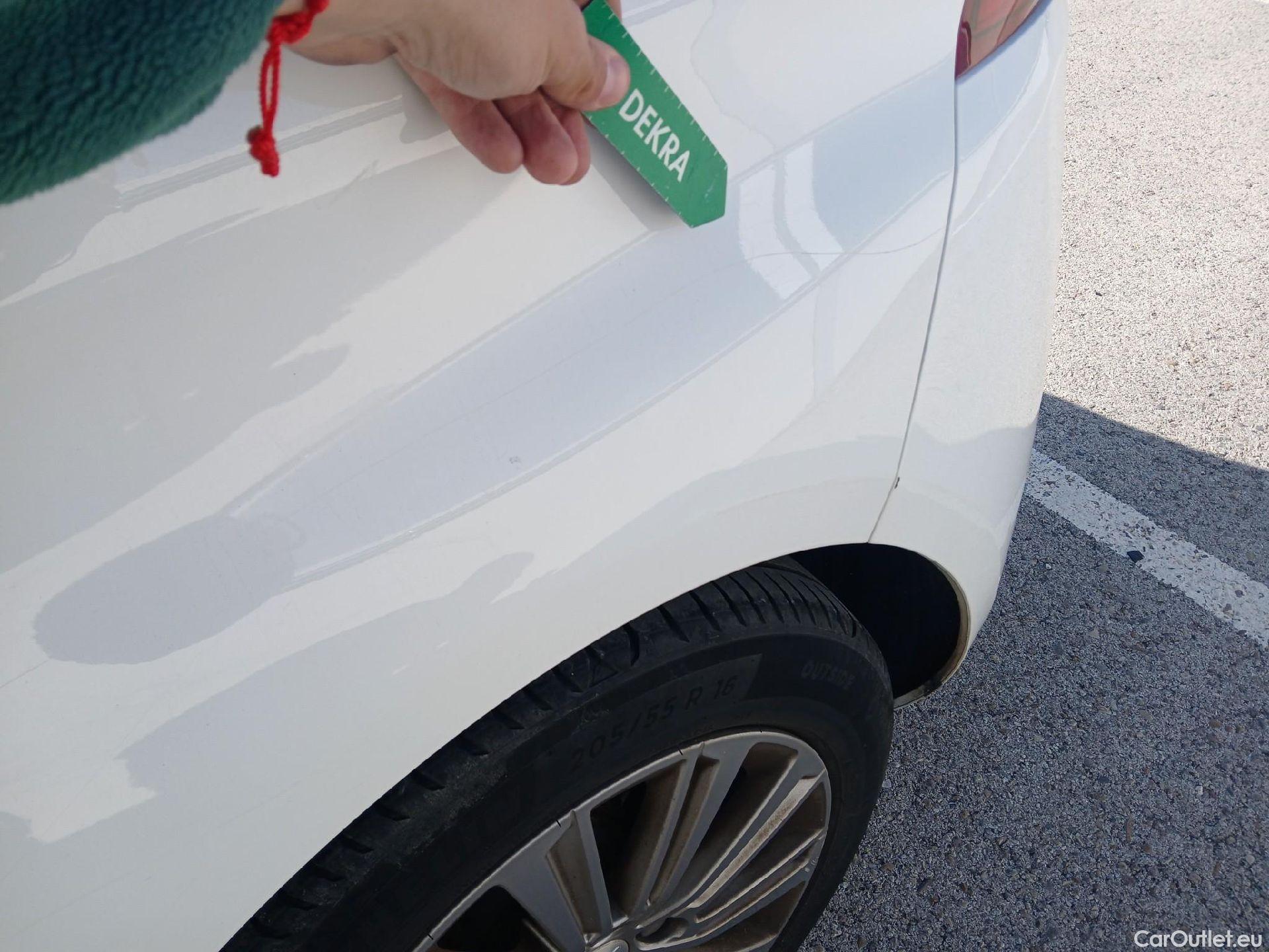  Peugeot  308 PEUGEOT  / 2017 / 5P / berlina con portón 5p Allure PureTech 130 S&S (CX) #26