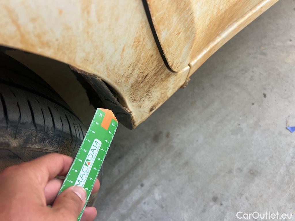  Hyundai  i10 HYUNDAI  / 2020 / 5P / berlina con portón 1.0 Essence #6