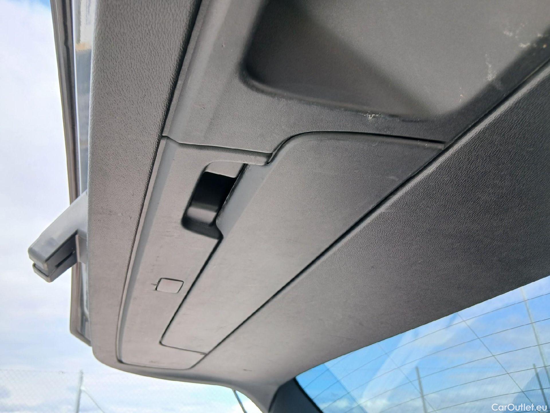  Volvo  V60 VOLVO  / 2018 / 5P / familiar 2.0 B4 (D) Momentum Auto #6