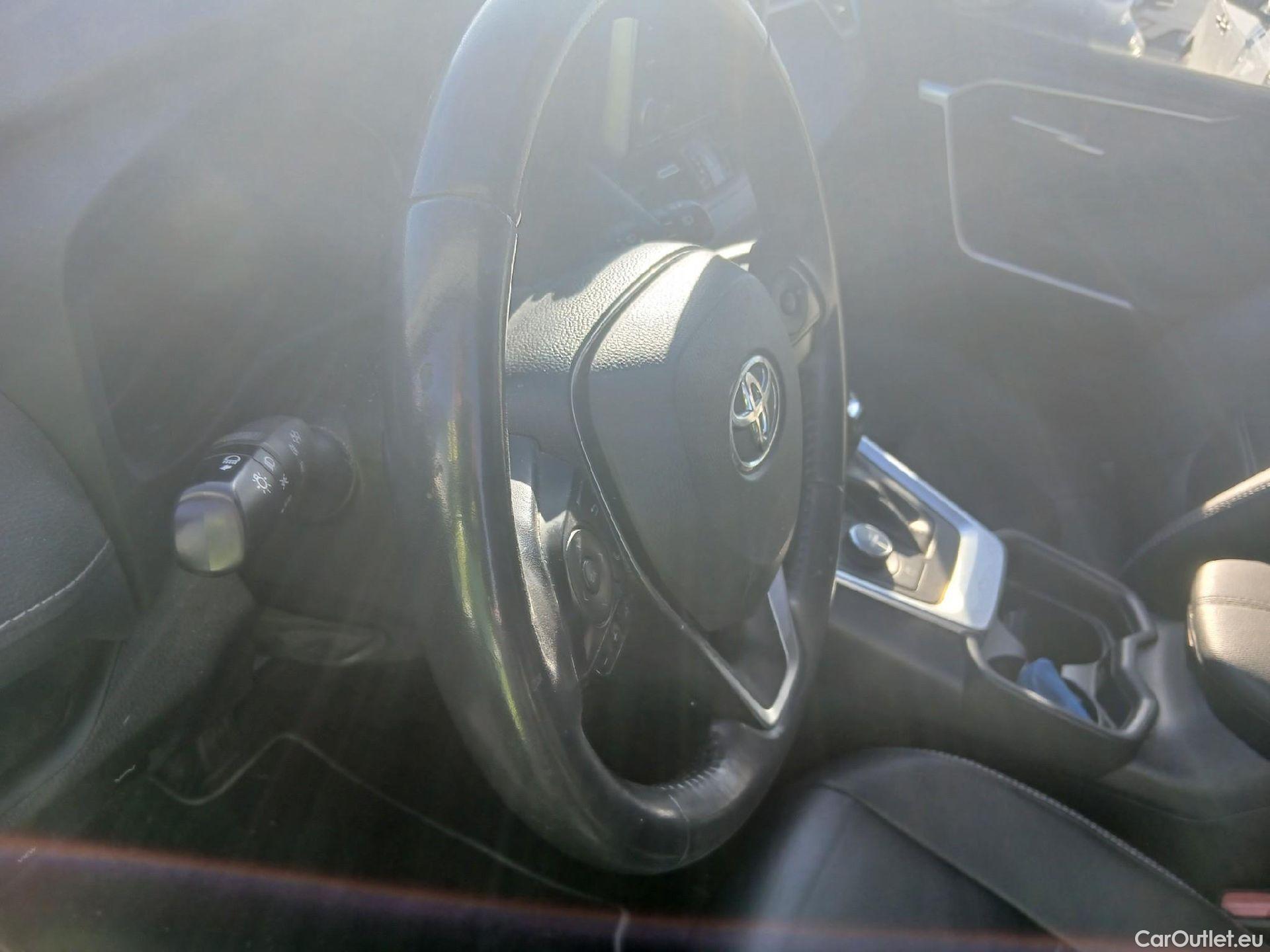  Toyota  RAV4 TOYOTA  / 2018 / 5P / todoterreno 2.5l 220H Luxury 4WD #3