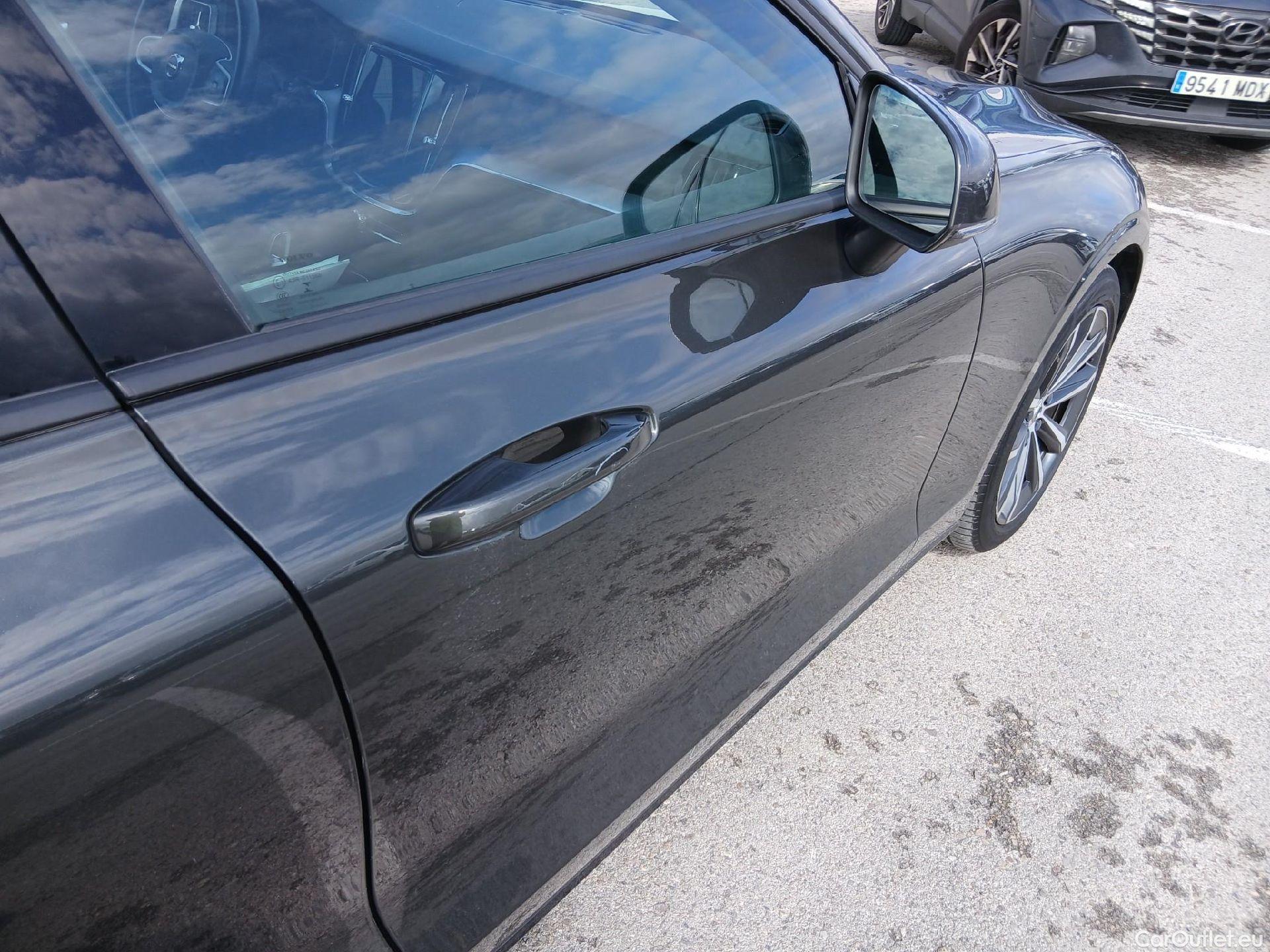  Volvo  V60 VOLVO  / 2018 / 5P / familiar 2.0 B4 (D) Momentum Auto #32