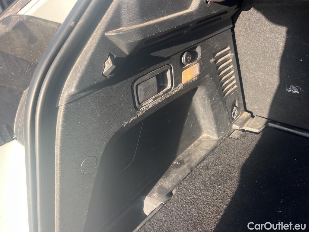  Peugeot  3008 PEUGEOT  / 2020 / 5P / todoterreno 1.5 BlueHDi 96kW S&S Allure Pack EAT8 #15