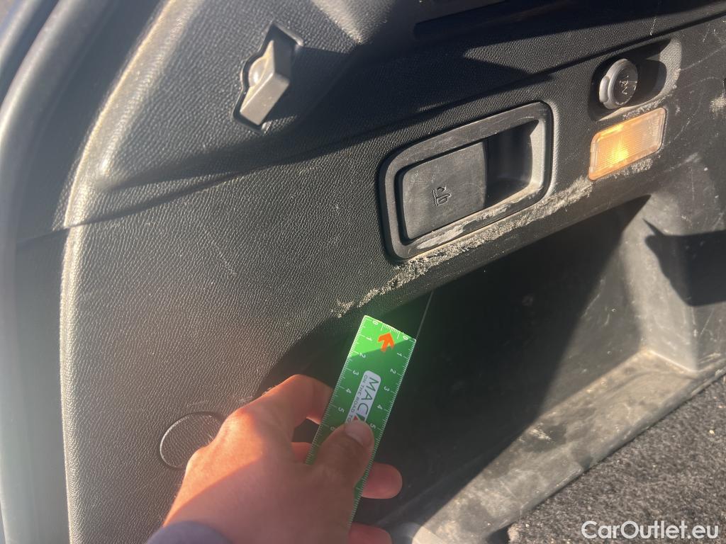  Peugeot  3008 PEUGEOT  / 2020 / 5P / todoterreno 1.5 BlueHDi 96kW S&S Allure Pack EAT8 #16